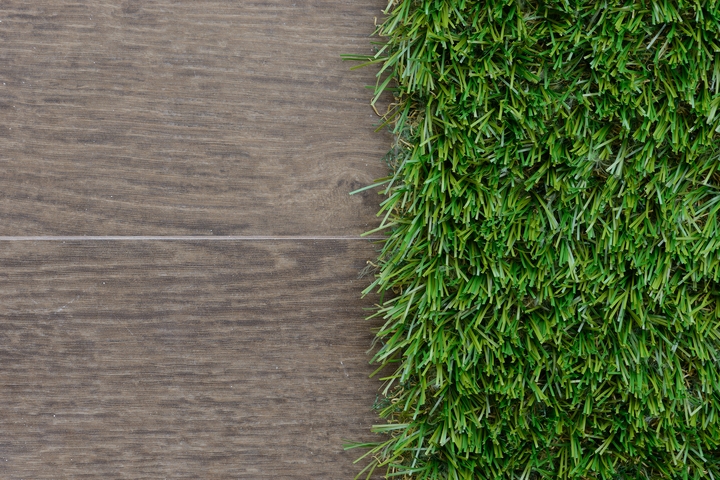 Synthetic grass tiles are great condo balcony design ideas.